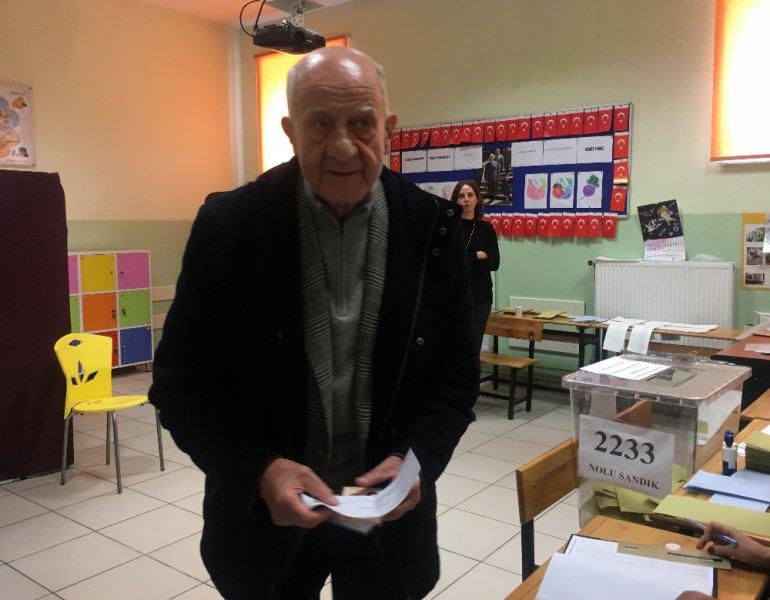 Oy kullanan ünlüler