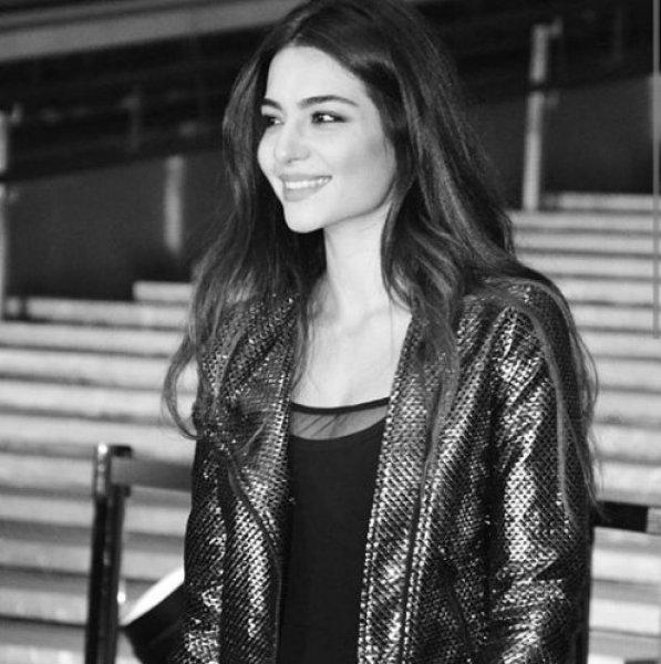 Oyuncu Melisa Aslı Pamuk İnstagram'ı sallıyor