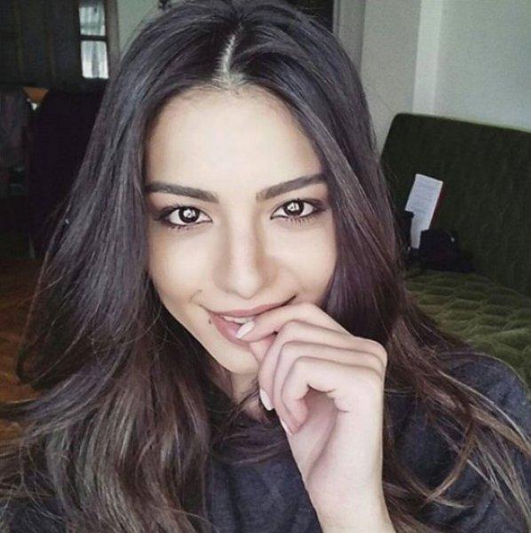 Oyuncu Melisa Aslı Pamuk İnstagram'ı sallıyor