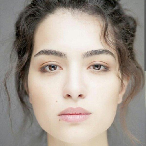 Oyuncu Melisa Aslı Pamuk İnstagram'ı sallıyor