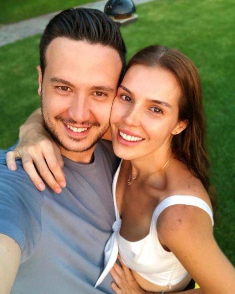 Hatice Şendil ve Burak Sağyaşar aşk tazeledi 