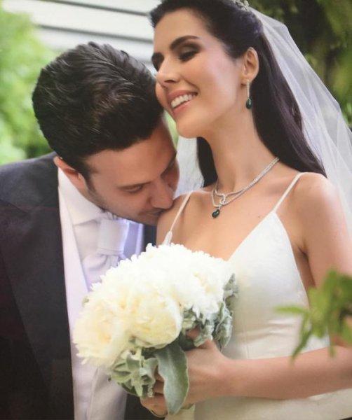 Hatice Şendil ve Burak Sağyaşar aşk tazeledi 