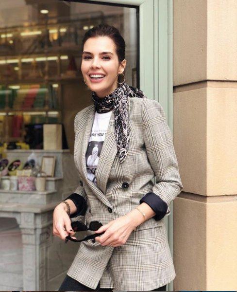 Hatice Şendil ve Burak Sağyaşar aşk tazeledi 