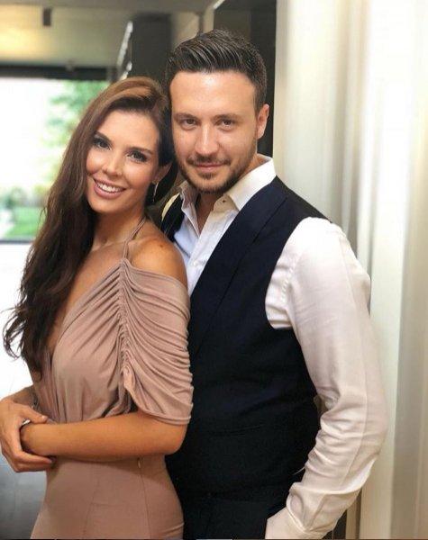 Hatice Şendil ve Burak Sağyaşar aşk tazeledi 