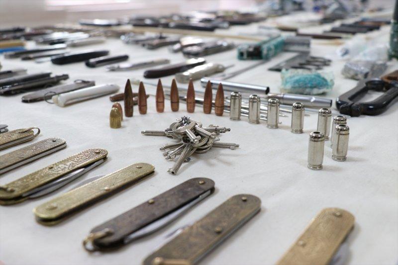 Adliye girişinde bin 388 kesici ve delici alet ele geçirildi