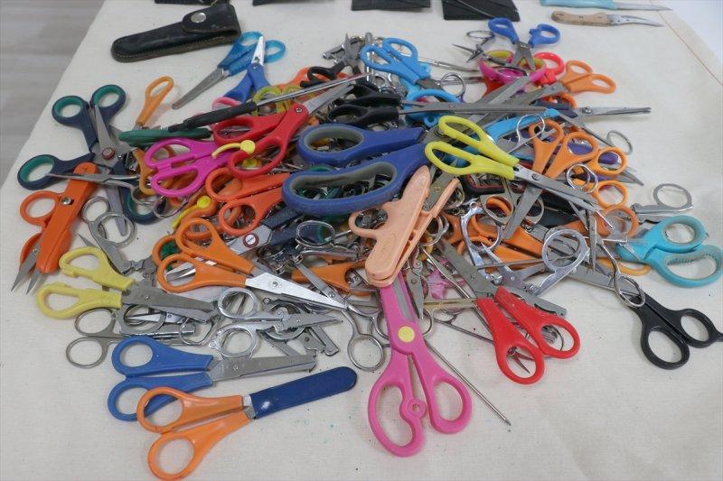 Adliye girişinde bin 388 kesici ve delici alet ele geçirildi