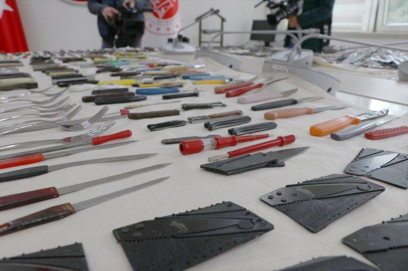 Adliye girişinde bin 388 kesici ve delici alet ele geçirildi