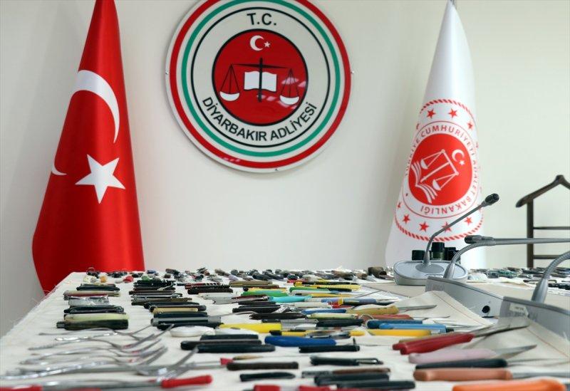 Adliye girişinde bin 388 kesici ve delici alet ele geçirildi