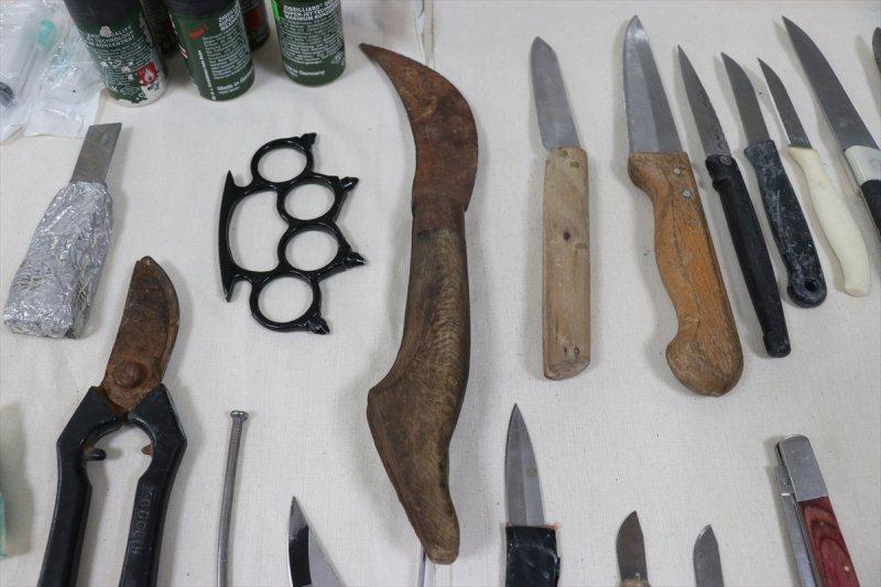 Adliye girişinde bin 388 kesici ve delici alet ele geçirildi