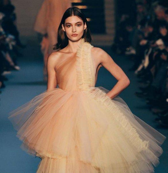 Victoria’s Secret’ın yeni gözdesi: Grace Elizabeth