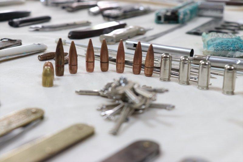 Adliye girişinde bin 388 kesici ve delici alet ele geçirildi