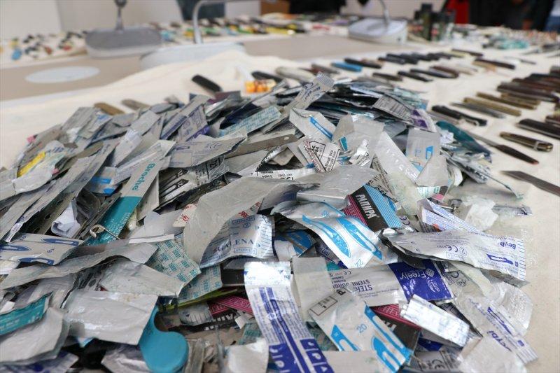 Adliye girişinde bin 388 kesici ve delici alet ele geçirildi