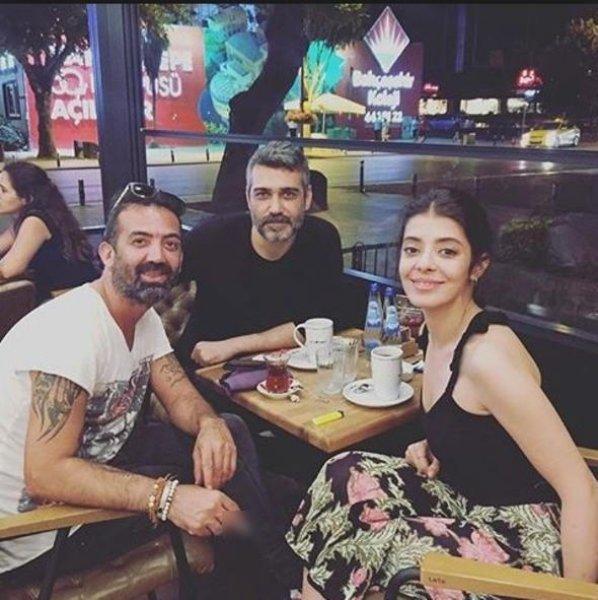 Selin Şekerci ve Caner Cindoruk el ele poz verdi 