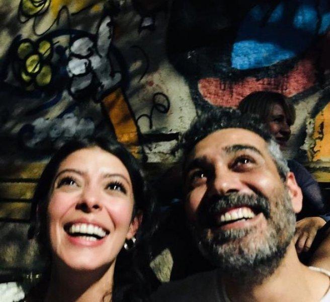 Selin Şekerci ve Caner Cindoruk el ele poz verdi 