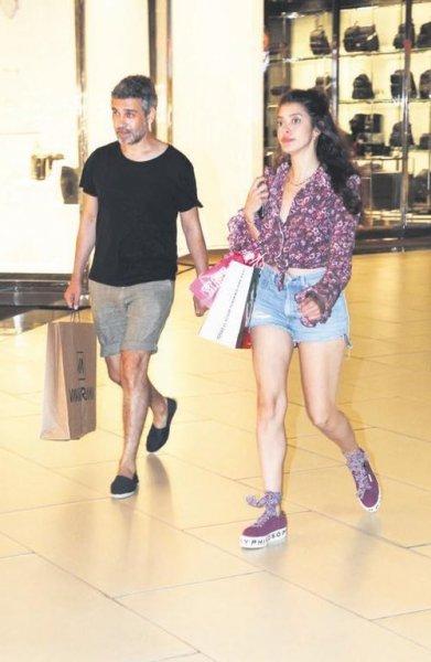 Selin Şekerci ve Caner Cindoruk el ele poz verdi 