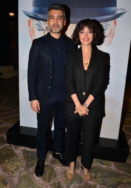 Selin Şekerci ve Caner Cindoruk el ele poz verdi 