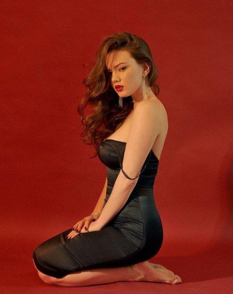 Johnny Depp'in yeni aşkı Polina Glen