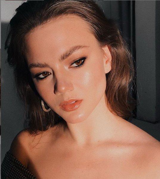 Johnny Depp'in yeni aşkı Polina Glen