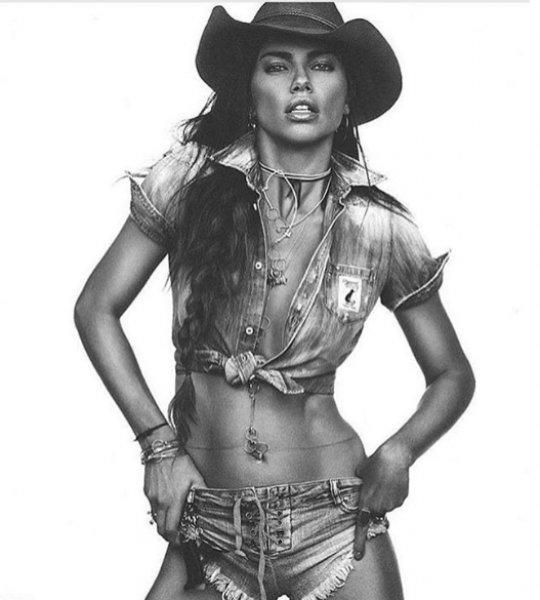Adriana Lima'dan Türk kahvesi paylaşımı  - Resim 13