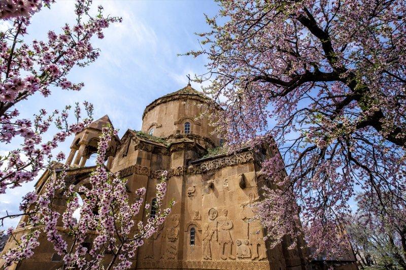 Akdamar Adası'nda ilkbahar