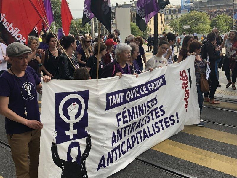 İsviçreli kadınlar 28 yıl sonra eşit maaş için sokaklarda