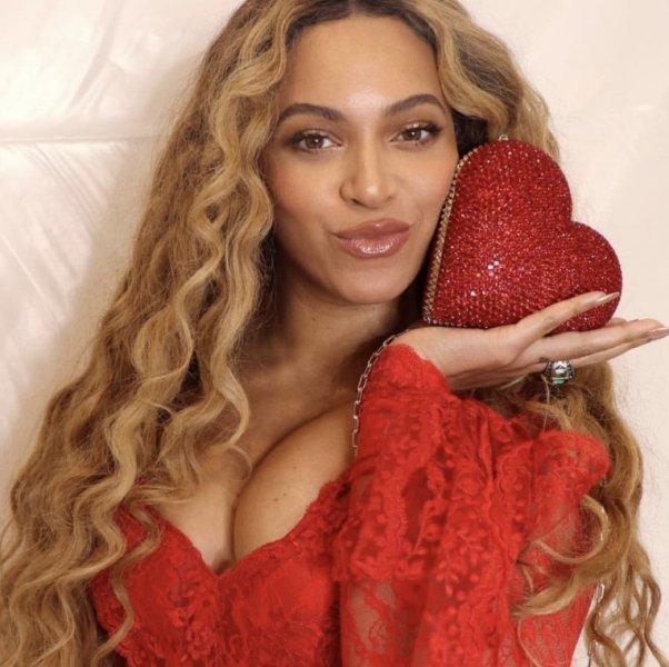 Forbes en çok kazanan ünlüleri açıkladı