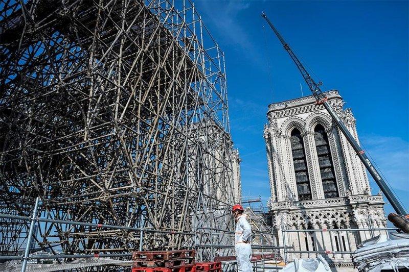 Notre Dame yeniden inşa ediliyor