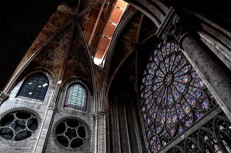 Notre Dame yeniden inşa ediliyor