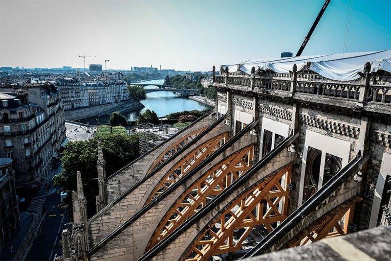 Notre Dame yeniden inşa ediliyor