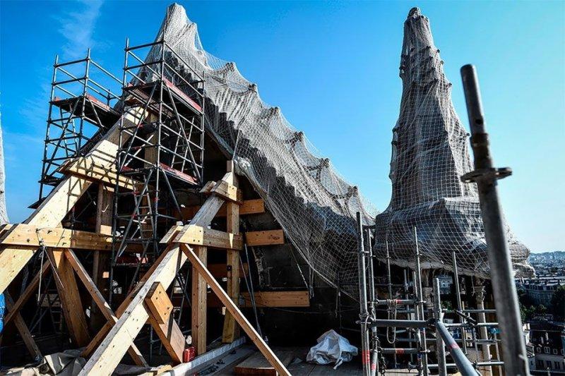 Notre Dame yeniden inşa ediliyor