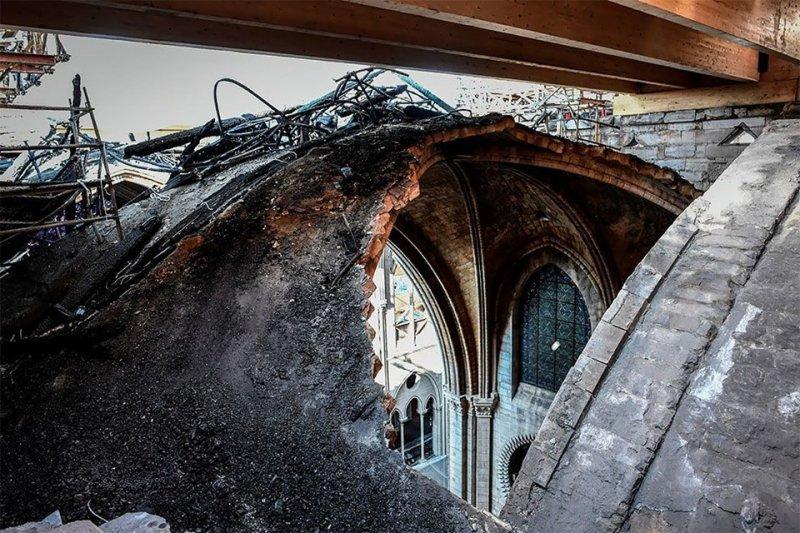Notre Dame yeniden inşa ediliyor