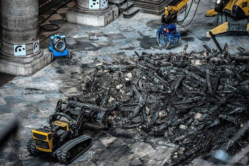 Notre Dame yeniden inşa ediliyor