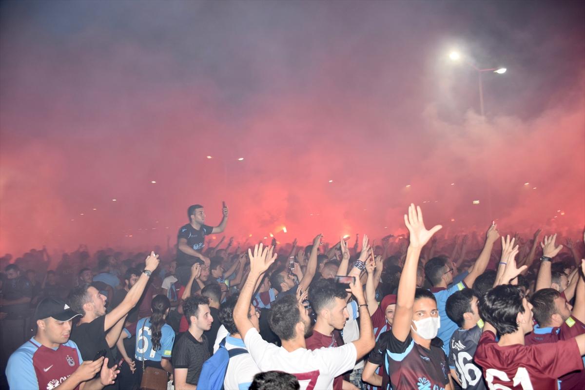 Trabzonspor, taraftarlarıyla 52. yılını kutladı