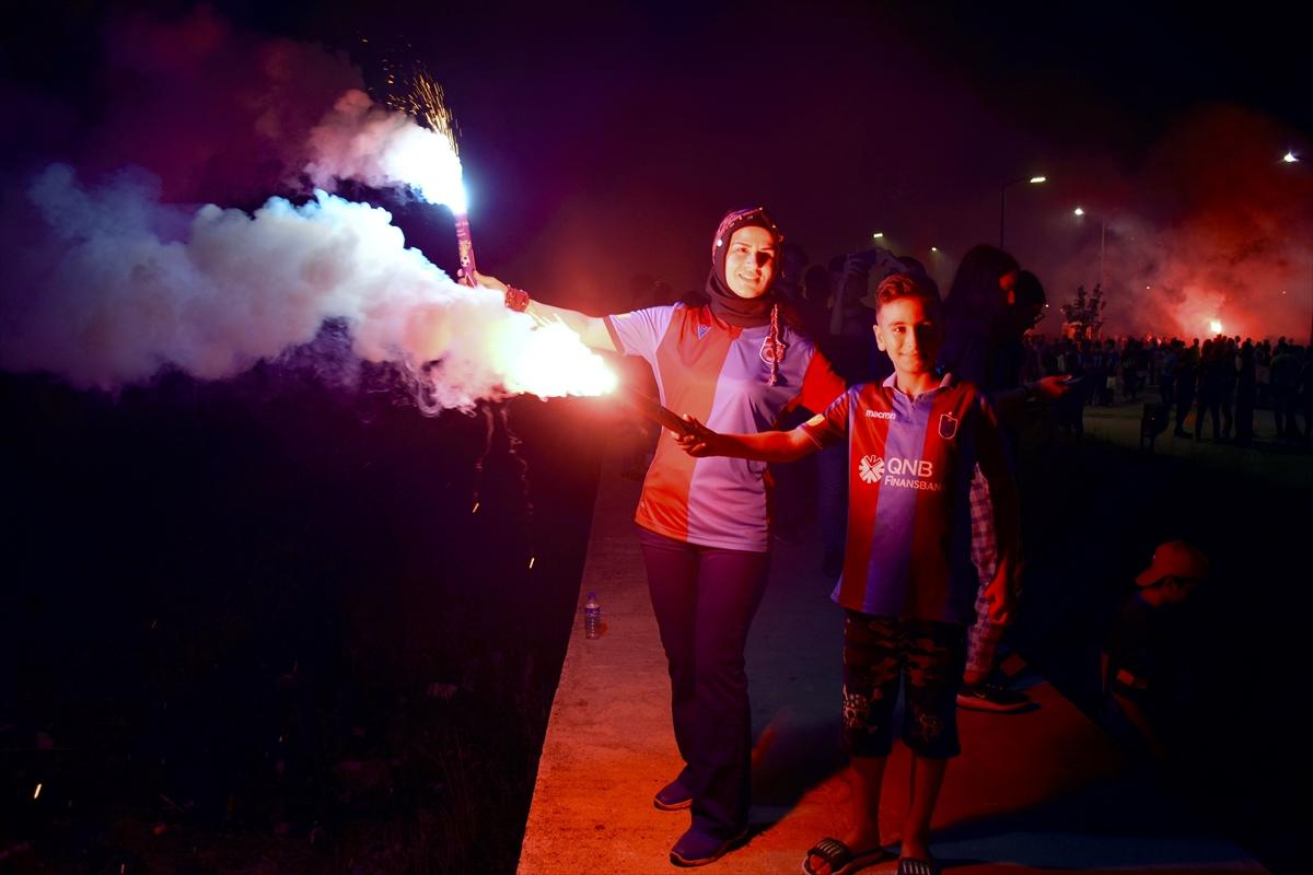 Trabzonspor, taraftarlarıyla 52. yılını kutladı