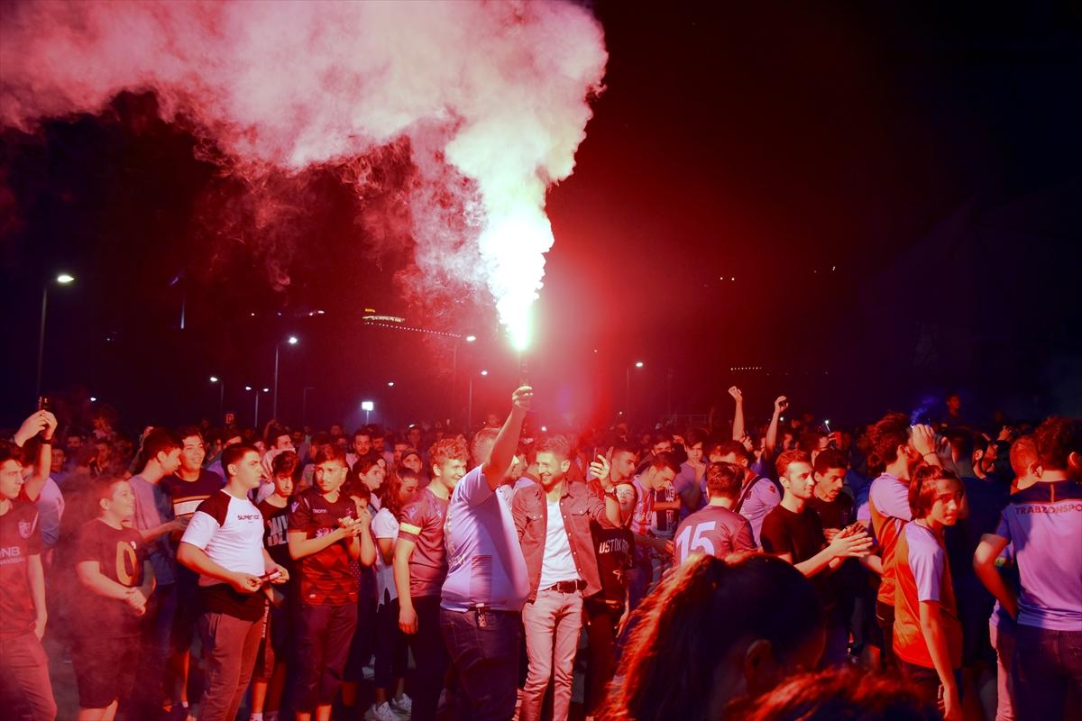 Trabzonspor, taraftarlarıyla 52. yılını kutladı