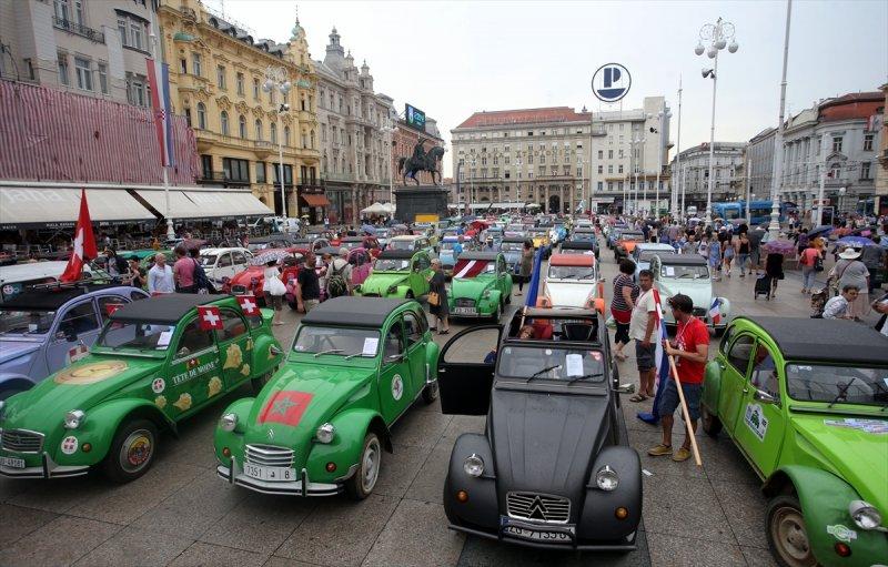 Klasik otomobil tutkunları Hırvatistan'da buluştu