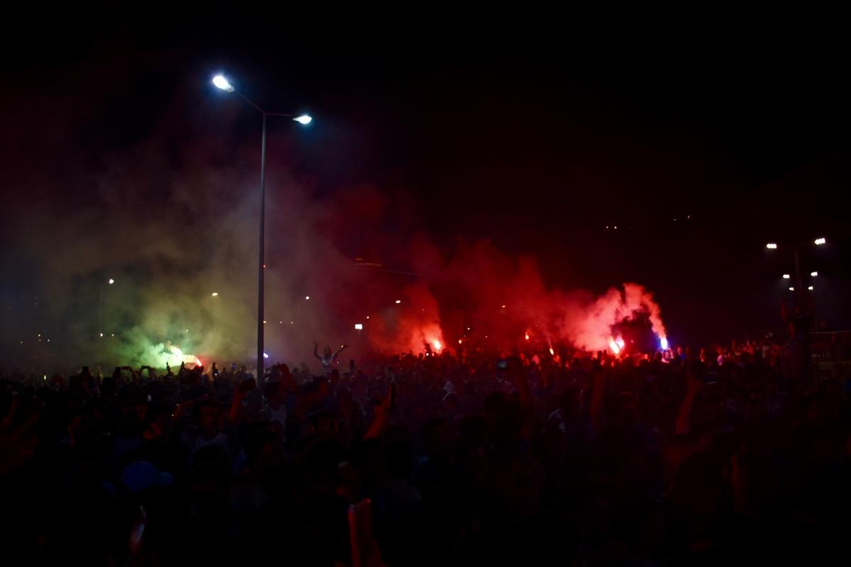 Trabzonspor, taraftarlarıyla 52. yılını kutladı