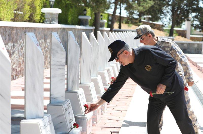 Hulusi Akar KKTC'de: Komşularımız aklını başına alsın