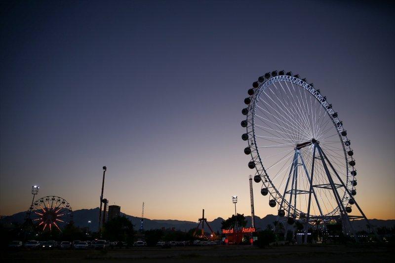 Antalya'da 90 metre yüksekliğinde dönme dolap açılışı