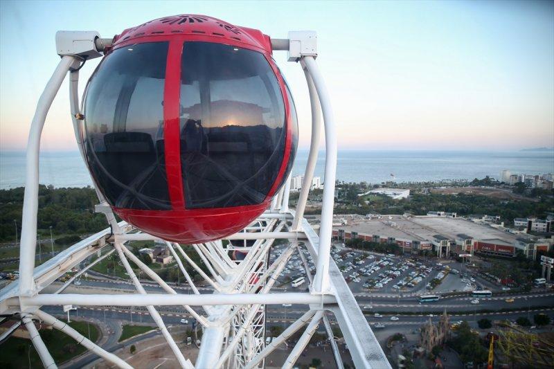 Antalya'da 90 metre yüksekliğinde dönme dolap açılışı