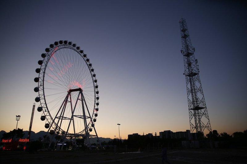 Antalya'da 90 metre yüksekliğinde dönme dolap açılışı