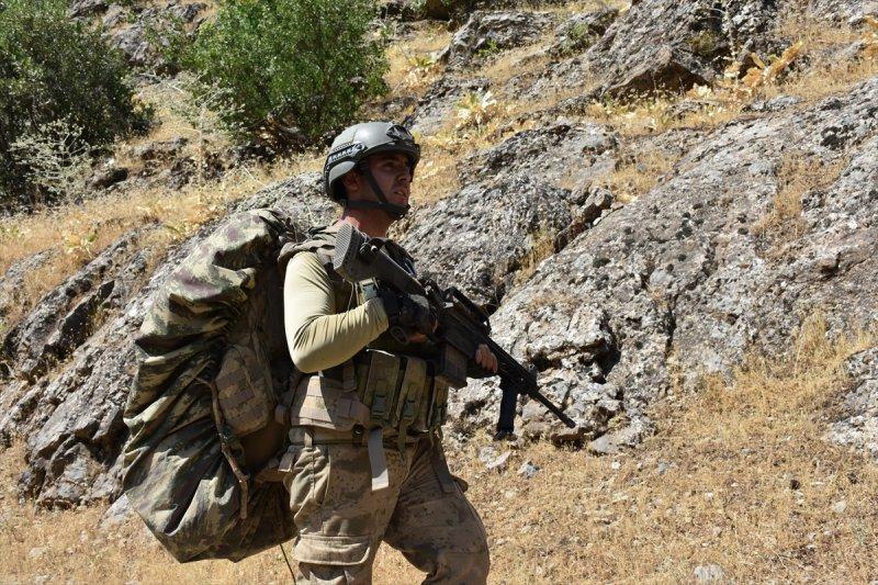 Mağarada teröristlere ait 5 ton yaşam malzemesi bulundu