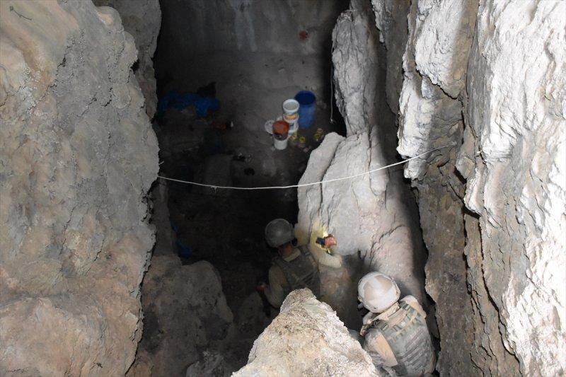 Mağarada teröristlere ait 5 ton yaşam malzemesi bulundu