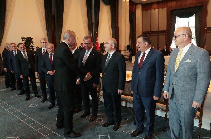 Cumhurbaşkanı Erdoğan 29 belediye başkanıyla Beştepe'de buluştu
