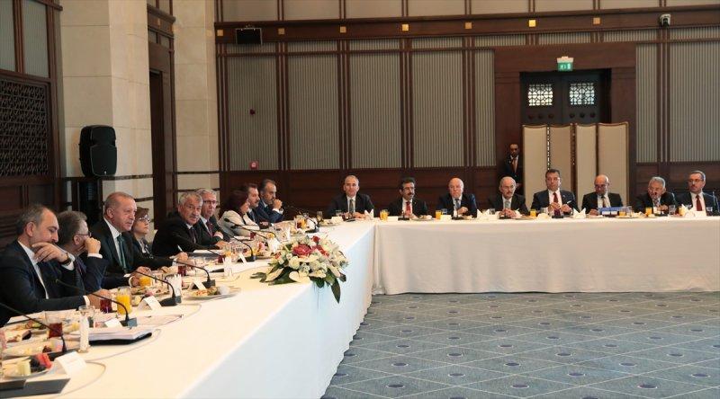 Cumhurbaşkanı Erdoğan 29 belediye başkanıyla Beştepe'de buluştu