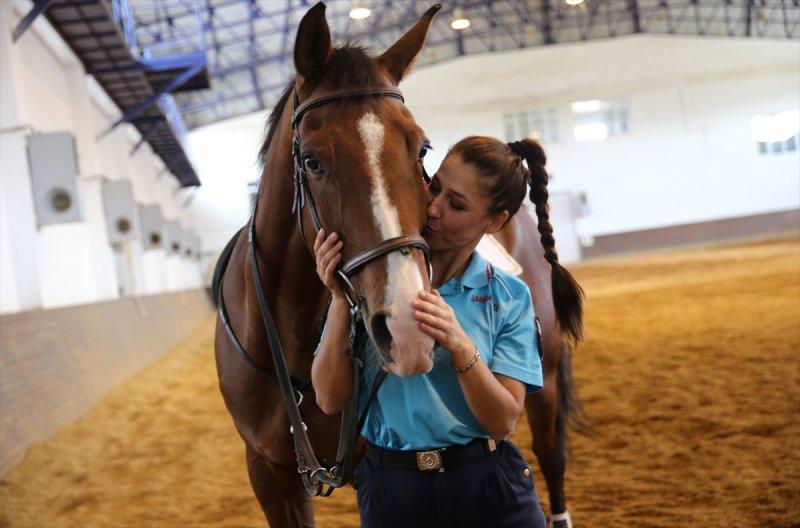 Jandarma ortaklarını sevgiyle büyütüyor
