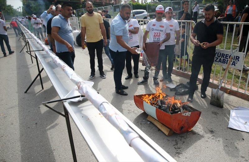 Adana'da tek şişte et pişirme rekoru