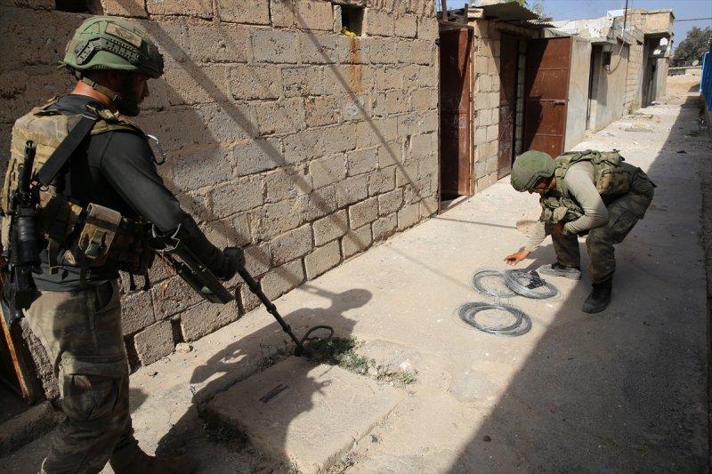 Mehmetçik adım adım terörü temizliyor