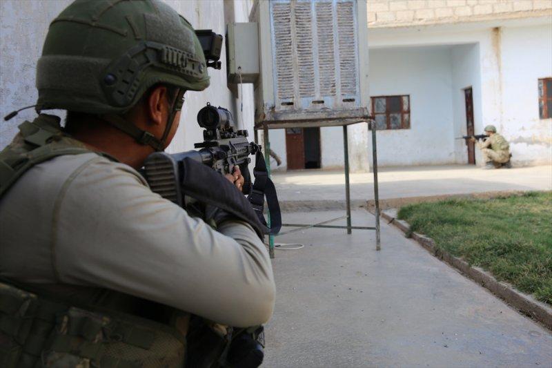 Mehmetçik adım adım terörü temizliyor