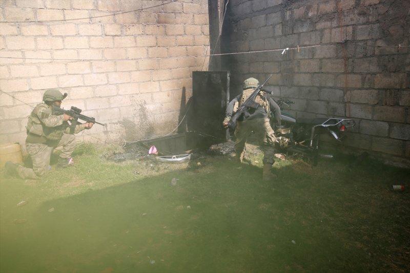 Mehmetçik adım adım terörü temizliyor